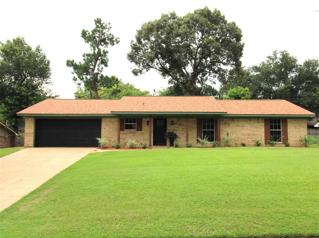 E Clinton Home for Sale