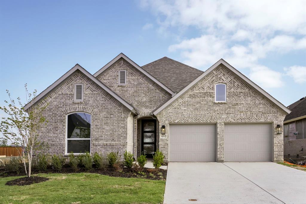 Double Diamond Home for Sale
