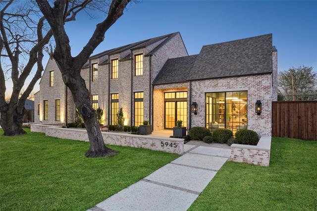 Royal Crest Home for Sale