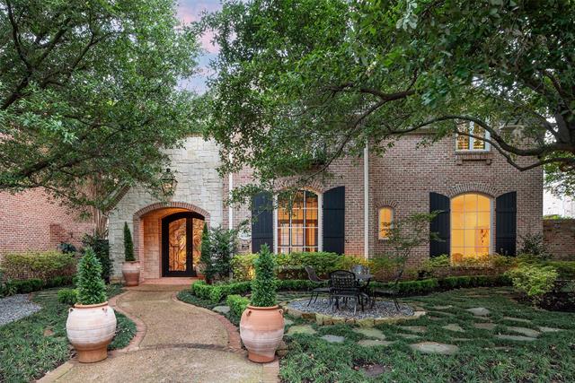 Oak Manor Home for Sale