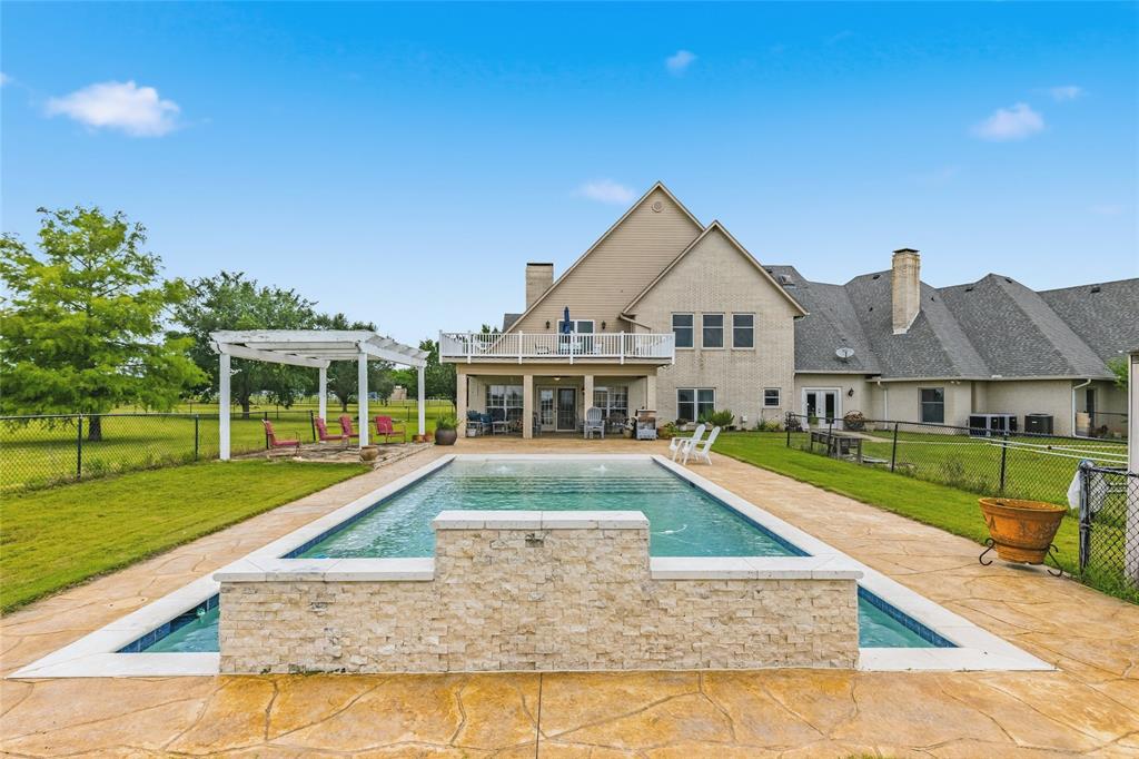 Texas Highway 24 Home for Sale