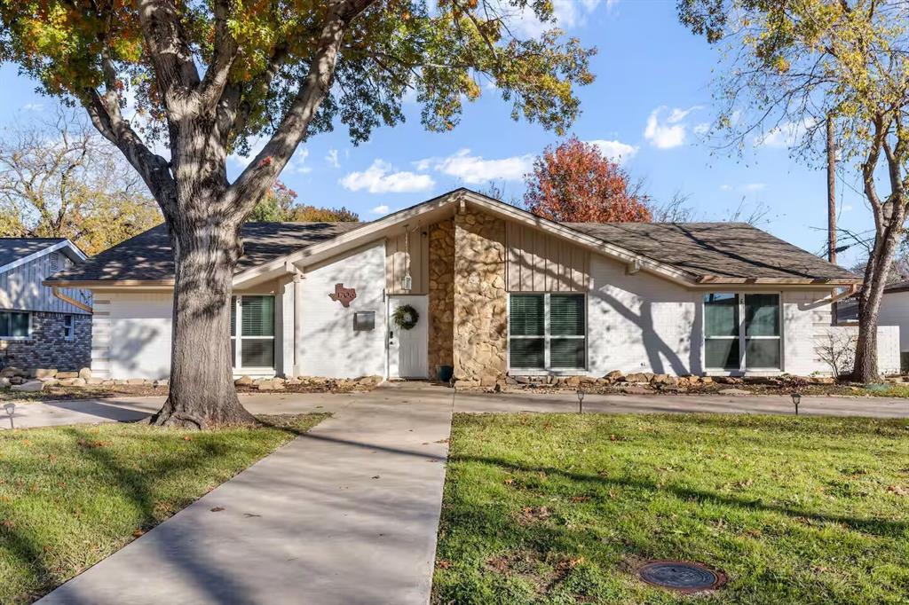 Esquire Home for Sale