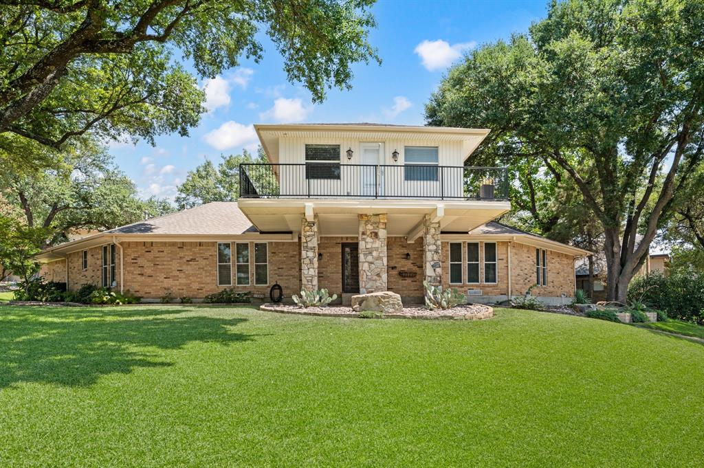 Lakeshore Home for Sale