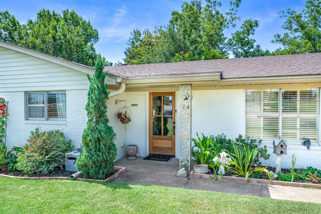 Lee Home for Sale