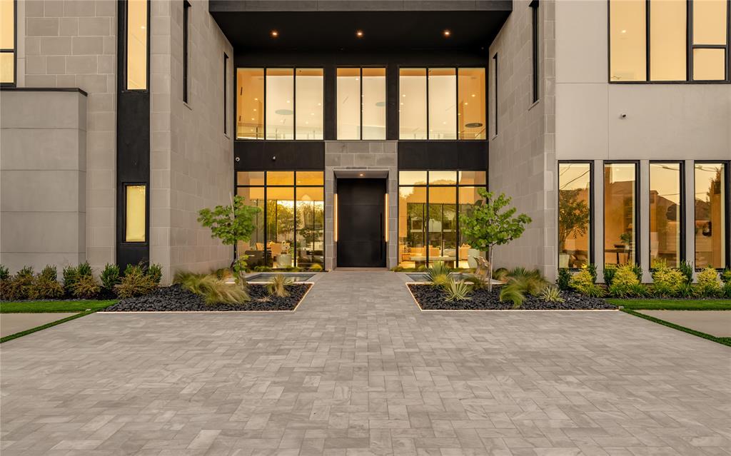 Lennox Home for Sale